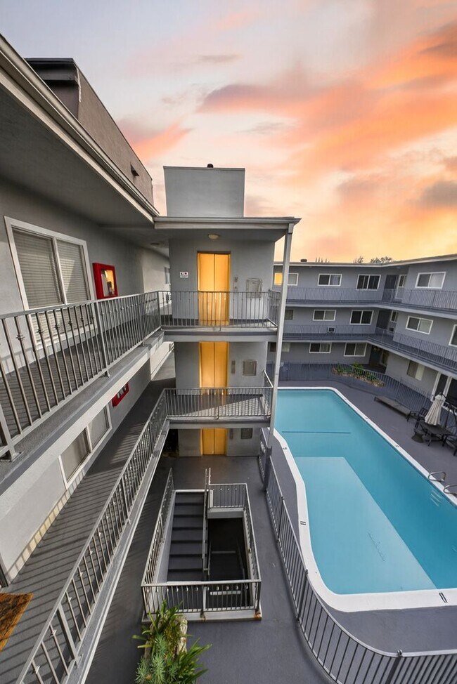 Interior Photo - 13860 Burbank Blvd