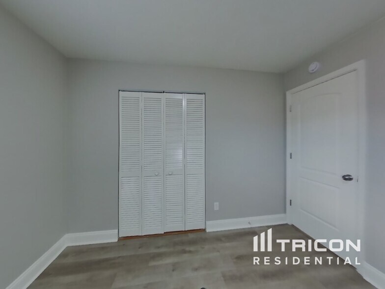 Building Photo - 2360 Date Palm Dr