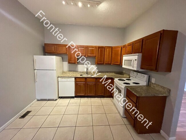 Building Photo - 2511-2513-2513 S 9th St