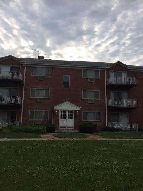 Building Photo - 1653 Oakwood Ave