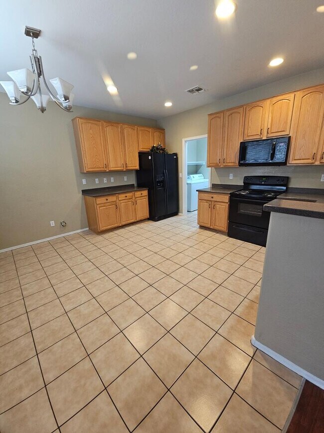 Building Photo - 18426 N Lariat Rd
