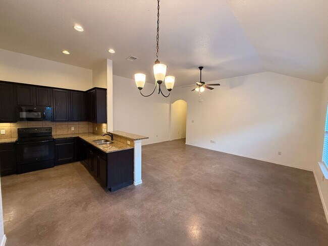 Building Photo - Modern 3bd 2ba Duplex in Prime Location