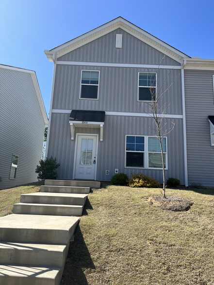 Building Photo - 104 Dogwood Village Trl