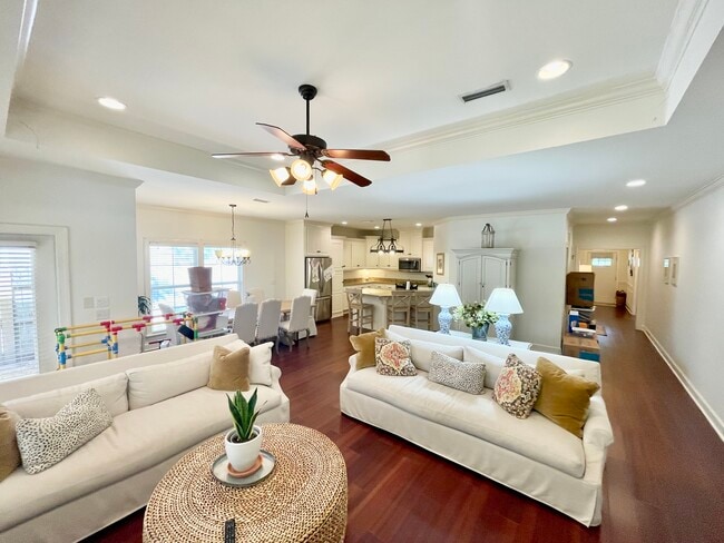 Building Photo - 409 Redbud Cir