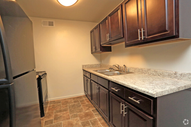 Interior Photo - Colonial Point Apartments