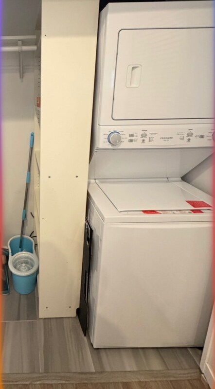 Building Photo - 8489 Larch Ave