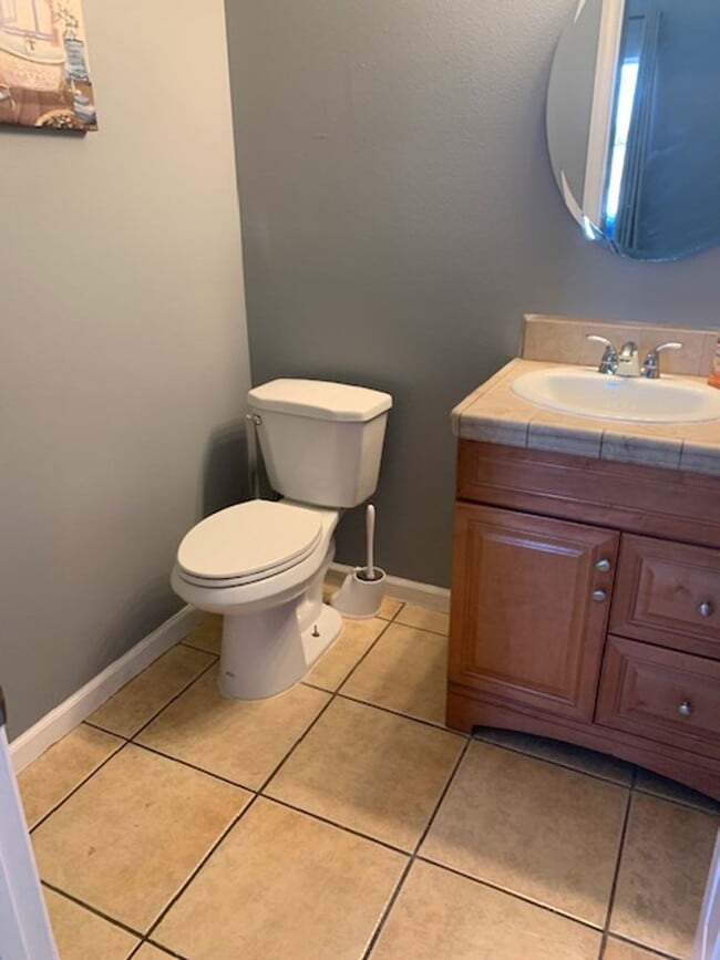 Building Photo - 3 Bedroom Townhouse