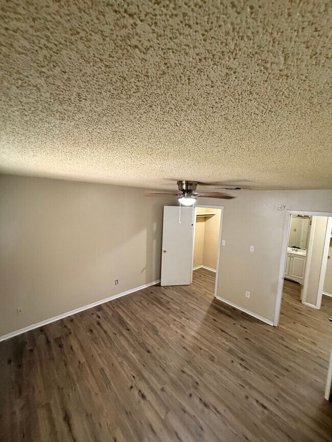 Building Photo - 106 Vieux Orleans Cir