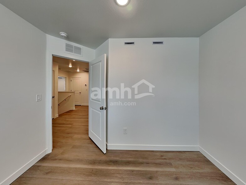 Building Photo - 12519 W Flynn Ln