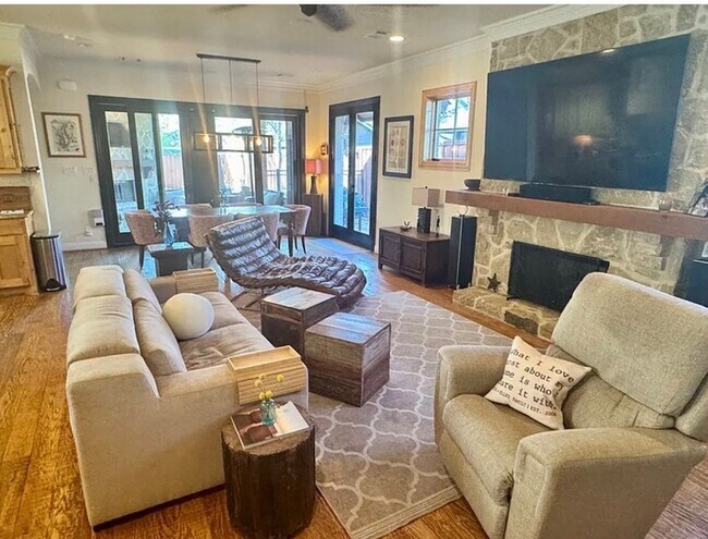 Building Photo - 5820 Palo Pinto Ave