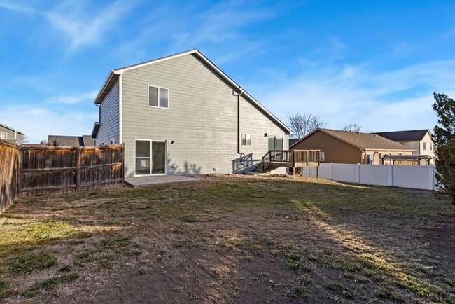 Building Photo - Beautifully Updated 2 Bed, 1.5 Bath House