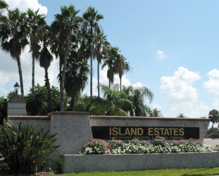 Primary Photo - 202 Windward Passage