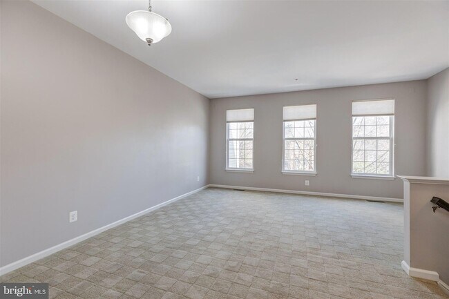 Building Photo - 5140 Donovan Dr