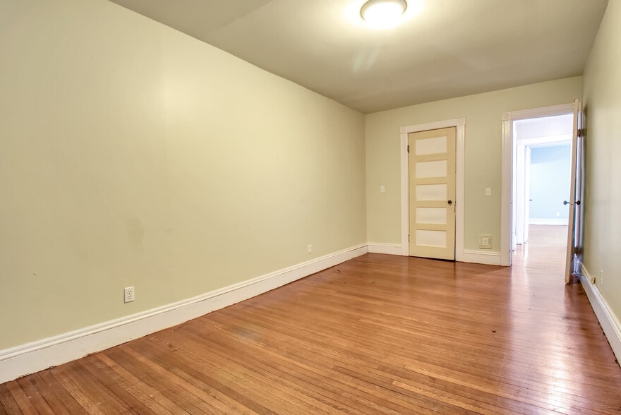 Building Photo - 67 Crescent Ave