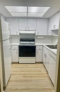 Building Photo - 10290 N Military Trl