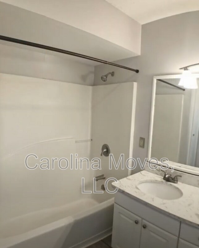 Building Photo - 313 Kilt Ct