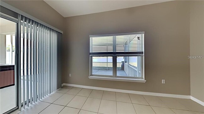 Building Photo - 876 Hacienda Cir