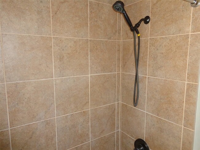 Building Photo - 1551 Hewitt Dr