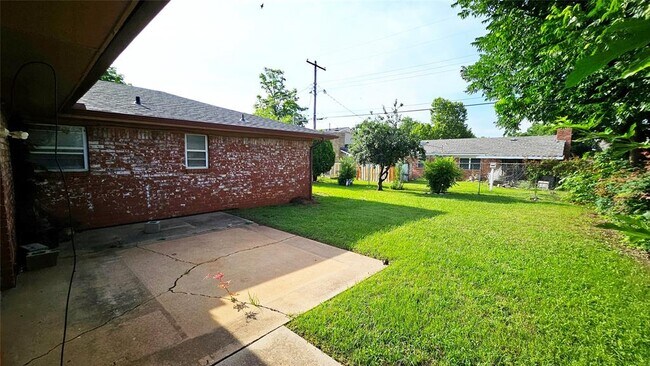 Building Photo - 1416 NW 105th Terrace