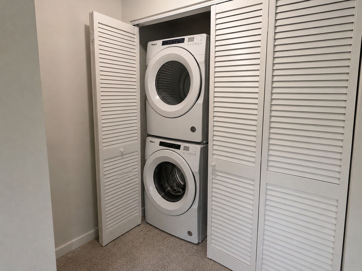 IN-UNIT WASHER AND DRYER - 4116 Birchwood Ct
