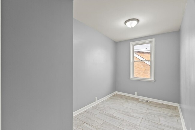 Building Photo - 1139 Lincoln St