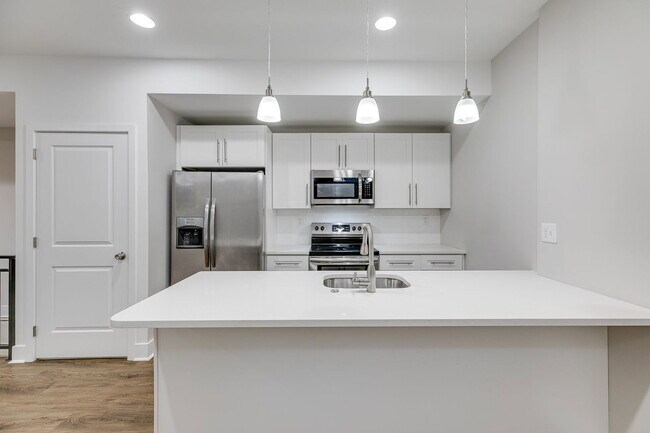 Building Photo - 1218 N 6th St