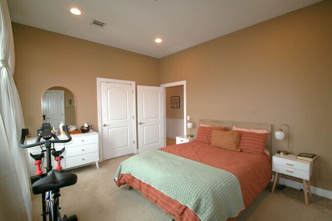 Building Photo - 769 Montgomery St