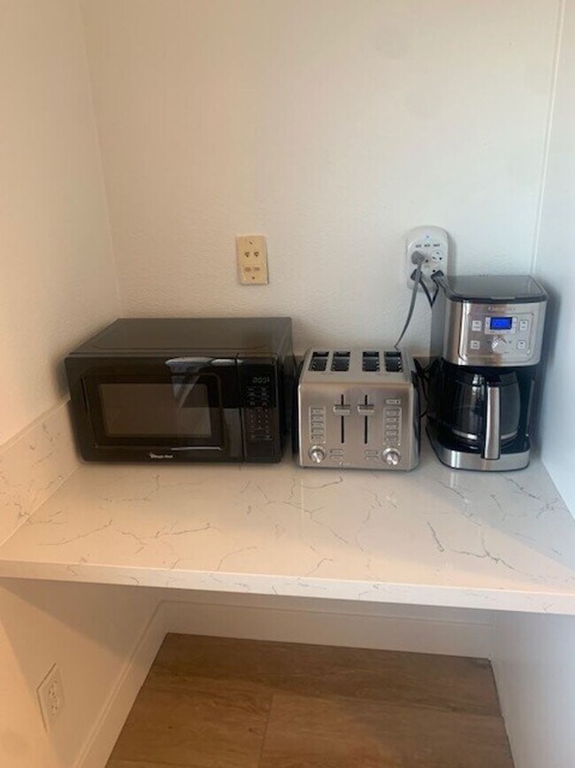 Building Photo - 16378 Arnold Ave