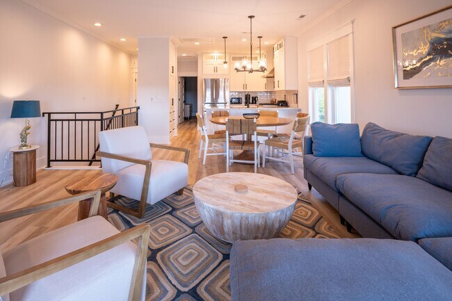 Building Photo - OFF-SEASON FURNISHED BEACH HOUSE AVAILABLE THRU BEGINNING OF APRIL