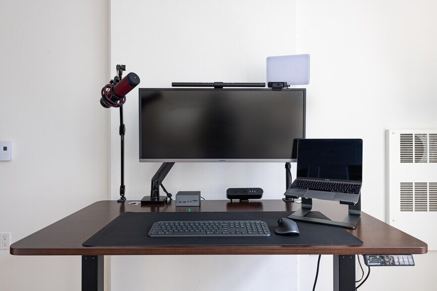 Building Photo - 18 10th St