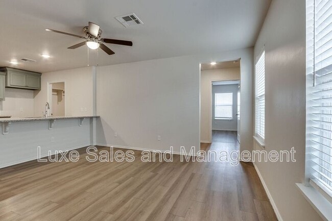 Building Photo - 10809 NW 119th St