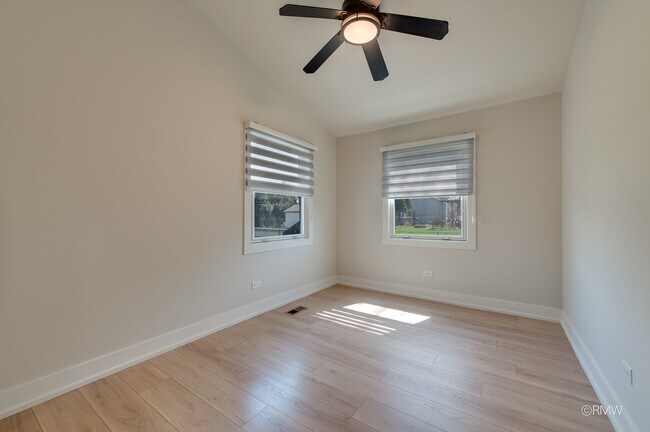 Building Photo - 359 Chaparral Cir