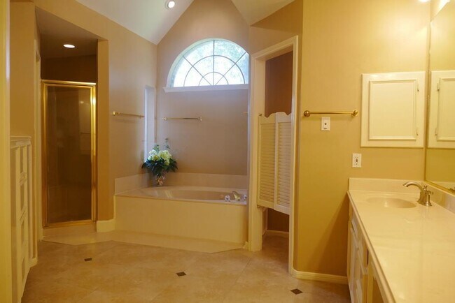 Building Photo - 16714 Rustic Colony Dr