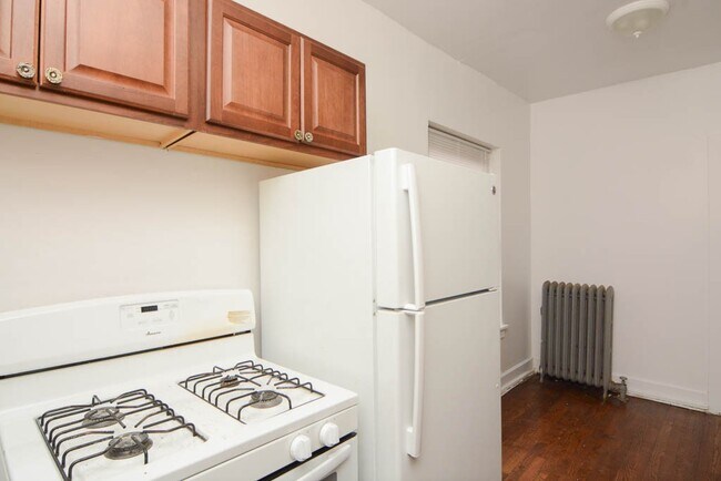 Building Photo - 931 W Sunnyside Ave
