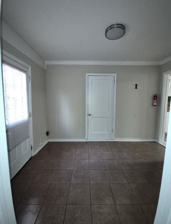 Building Photo - 206 W 60th St