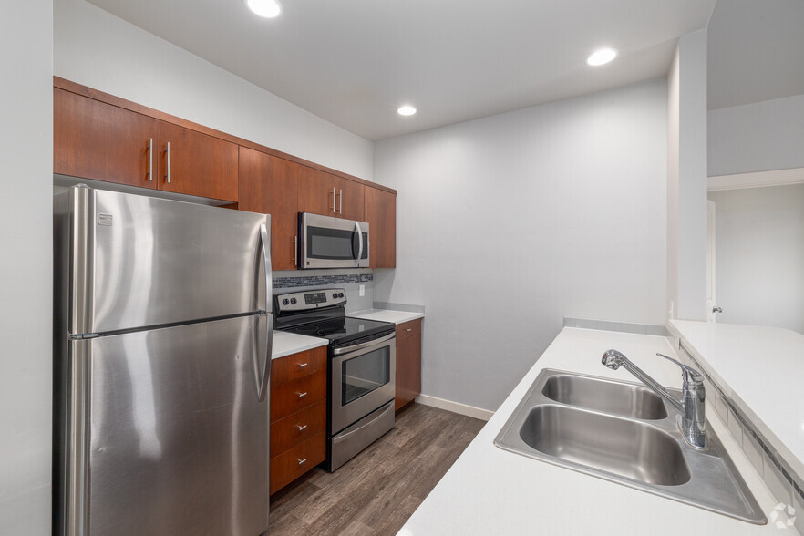 2BR, 2BA - 1,100SF - Eagle River Apartments
