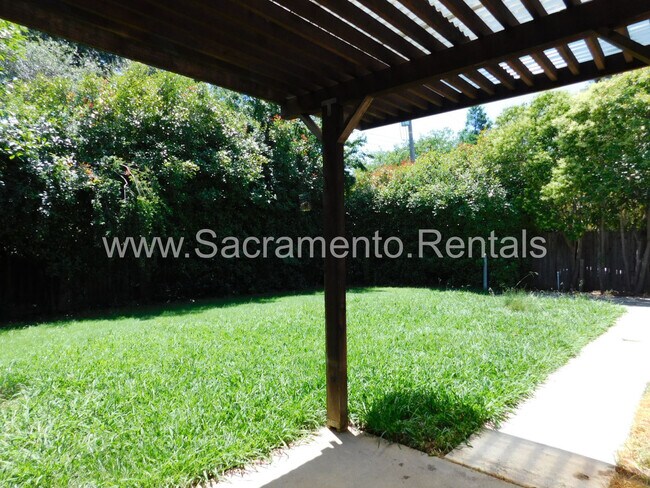 Building Photo - 7452 Santa Susana Way
