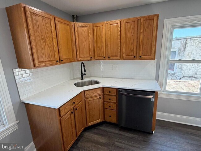 Building Photo - 124 W Butler Pike