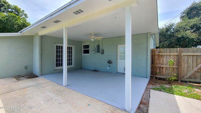 Building Photo - 827 Glenmore Cir
