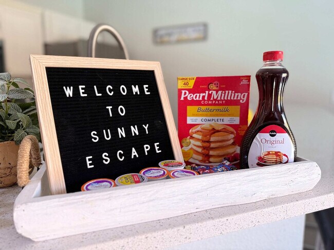 Building Photo - 4735 Vero Beach Pl