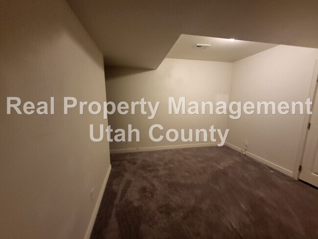 Building Photo - 998 S 960 E