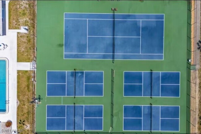 Building Photo - 2649 Longboat Dr