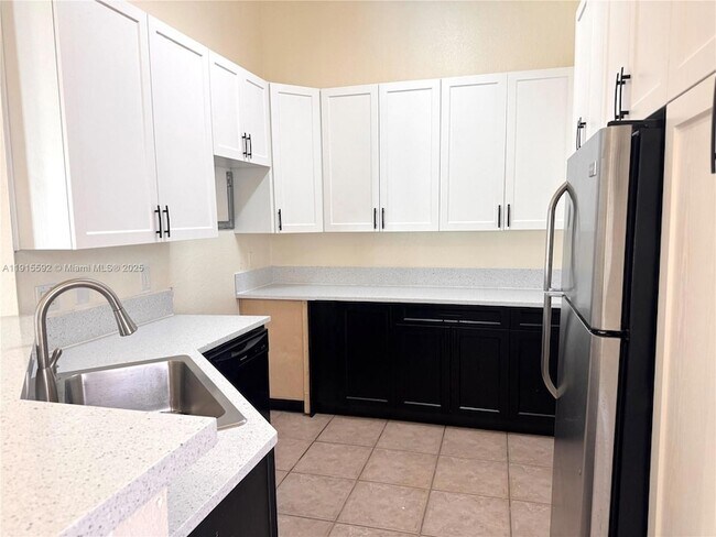 Building Photo - 3725 NE 23rd Ct