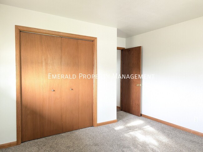 Building Photo - 590 N Mulford Rd