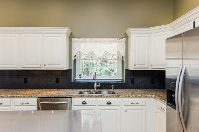 Building Photo - 1231 Wildcliff Cir
