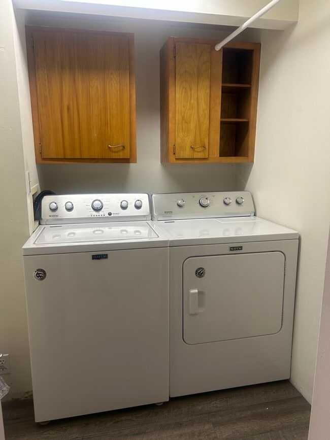 Building Photo - 3 Bedroom, 1 Bath home located in Glenwood Springs.