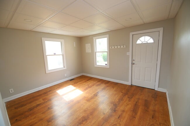 Building Photo - 603 Country Club Rd