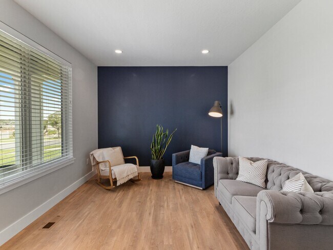 Building Photo - 11599 Dorothy Vista Dr