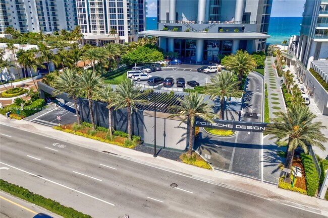 Building Photo - 18555 Collins Ave