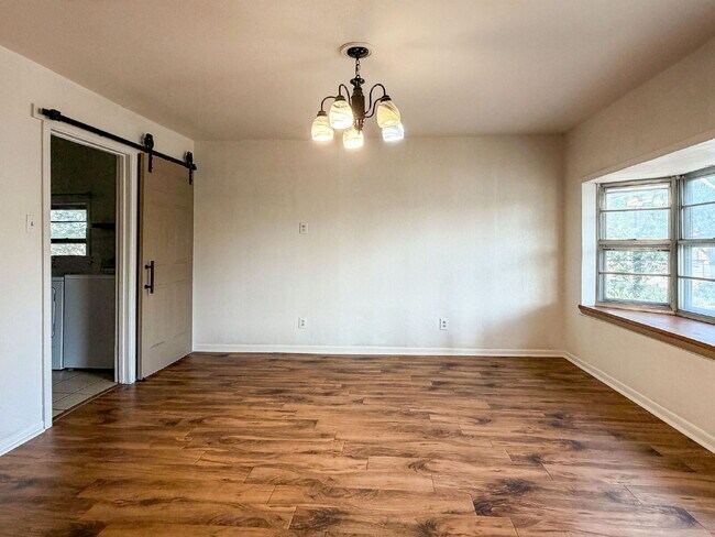 Building Photo - 3221 Emory St